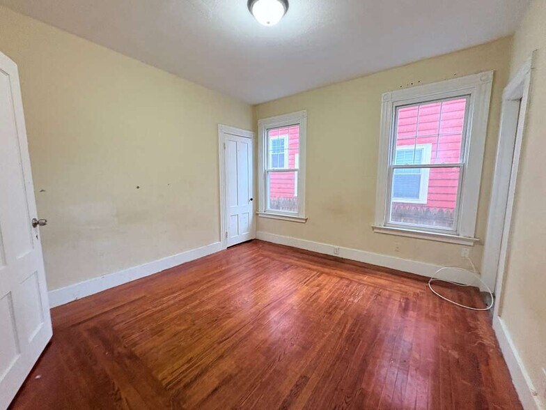 Building Photo - 41 Hotchkiss St