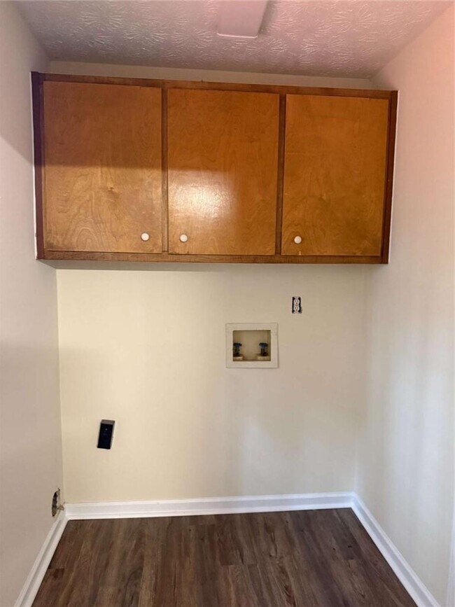 Building Photo - 80 Rolling Ridge Dr