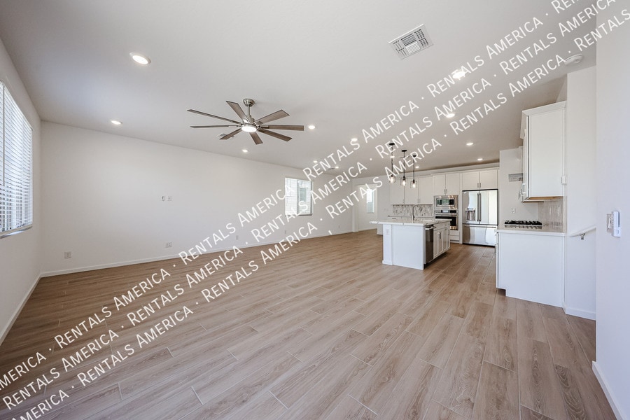 Building Photo - 2484 W Rowel Rd