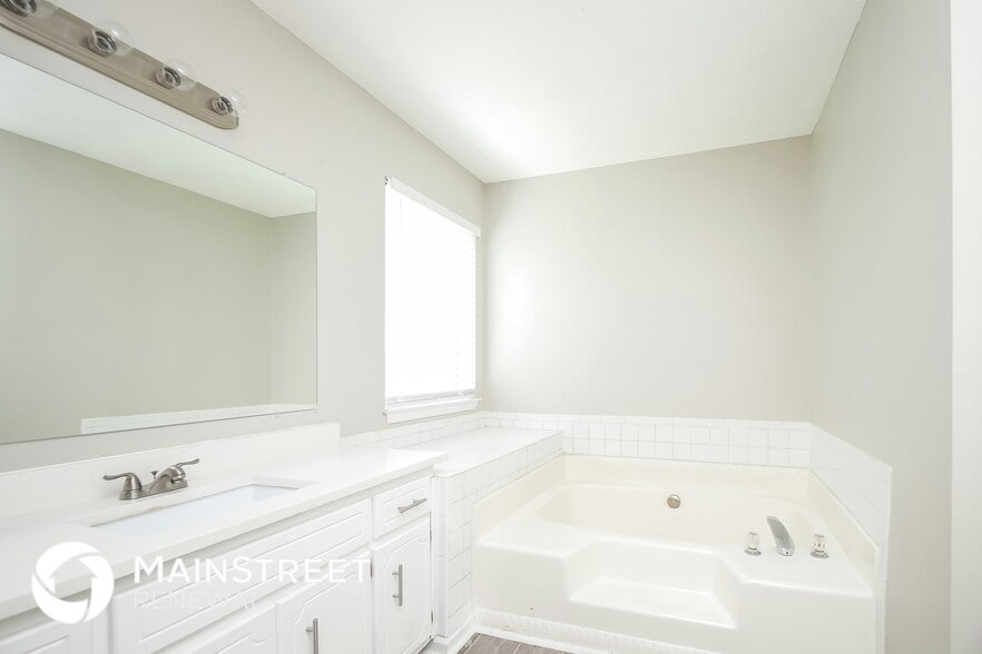 Building Photo - 370 Flint Ridge Ct