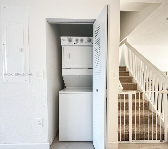 Building Photo - 412 NW 12th Pl