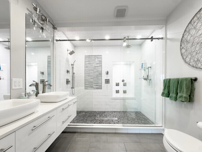 Building Photo - 9416 Amherst Ave