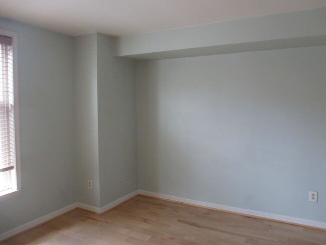 Building Photo - Bright and Cozy Two Bedroom Condo, One Blo...