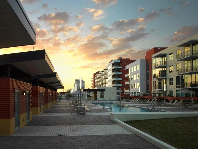 Building Photo - 1120 E Kennedy Blvd