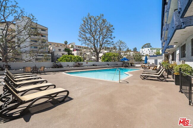 Building Photo - 10982 Roebling Ave