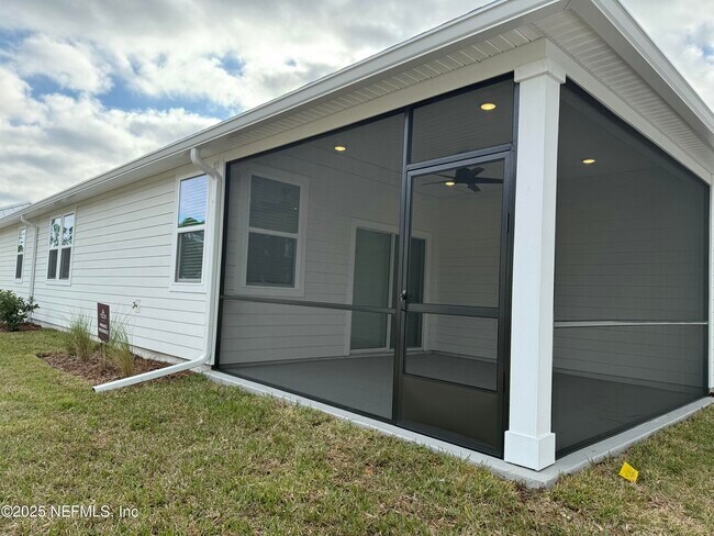 Building Photo - 95999 Surrey Pl