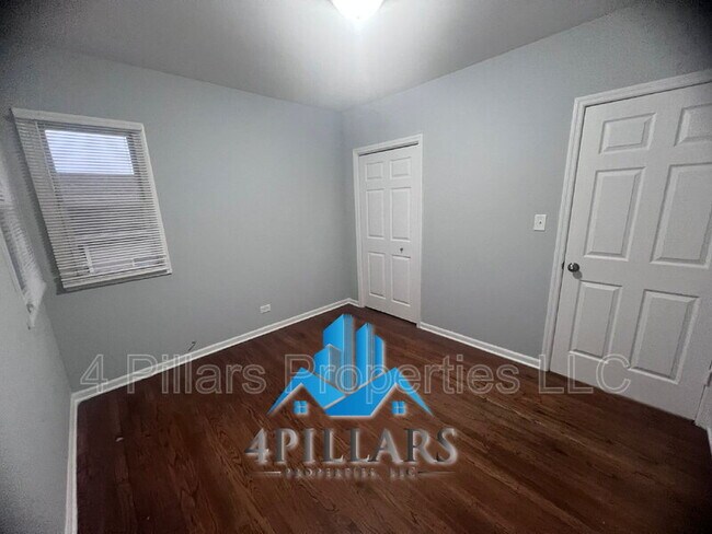 Building Photo - 403 Kenwood St