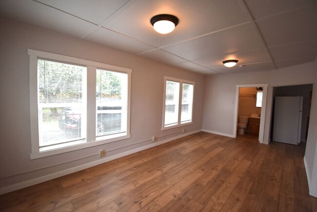 Building Photo - A Cozy 1-Bedroom You’ll Love Coming Home To!