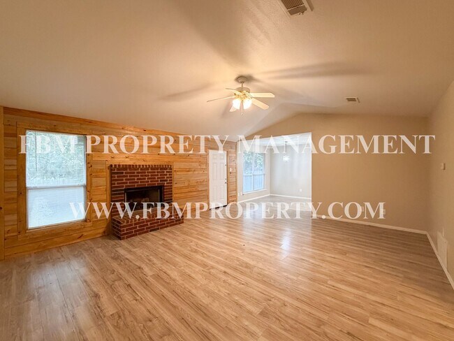 Building Photo - 3008 View Ln