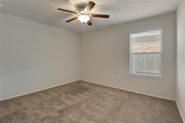 Building Photo - 330 Briar Park Dr