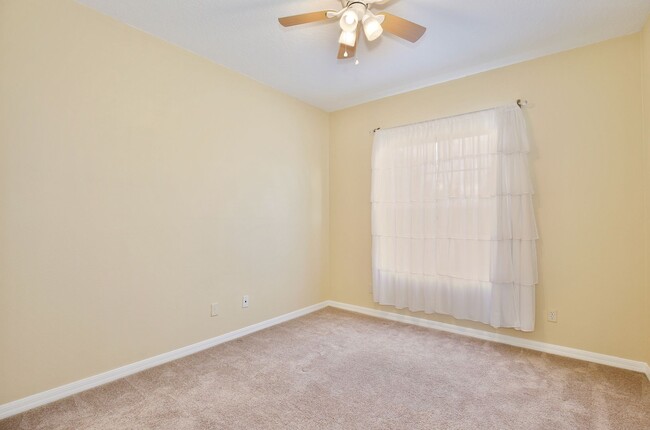 Building Photo - Beautiful 3/2.5 Spacious Townhome with a P...