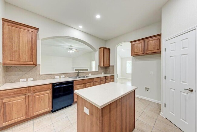 Building Photo - 18420 Dry Brook Loop