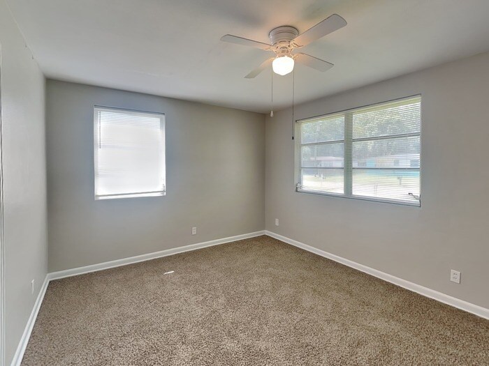 Building Photo - 5835 Norde Dr W
