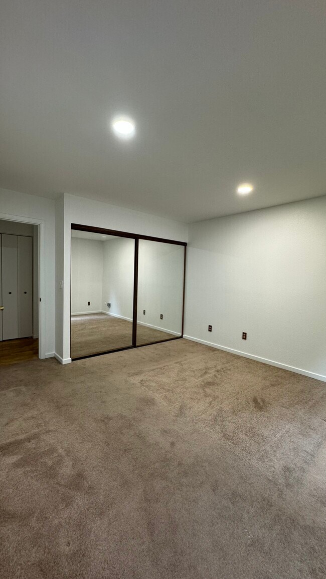 Building Photo - 12107 NE 149th St