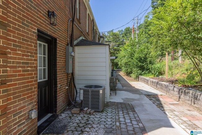 Building Photo - 1700 Valley Ave