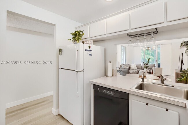 Building Photo - 9311 Orange Grove Dr