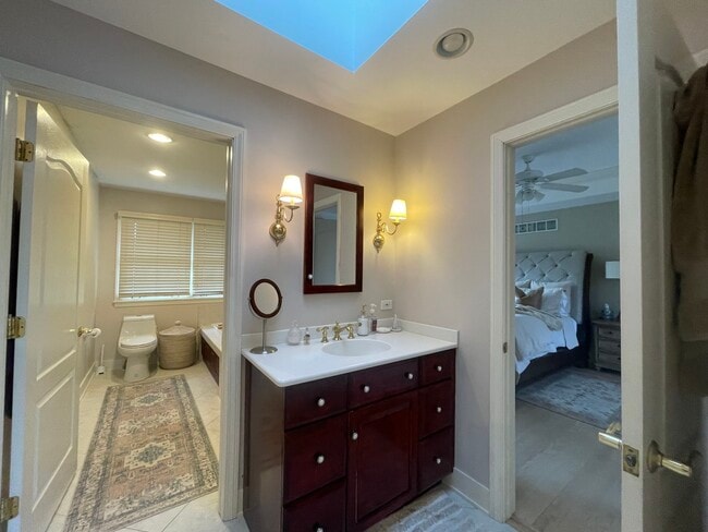 Building Photo - 844 Juniper Rd