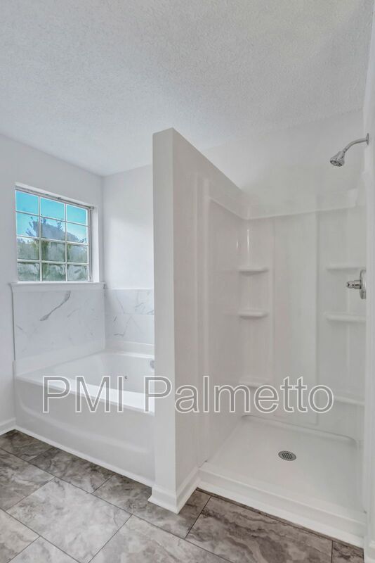 Building Photo - 212 Brookstone Way