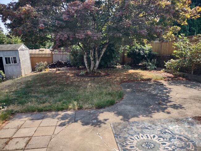 Building Photo - 1550 Corina Dr SE