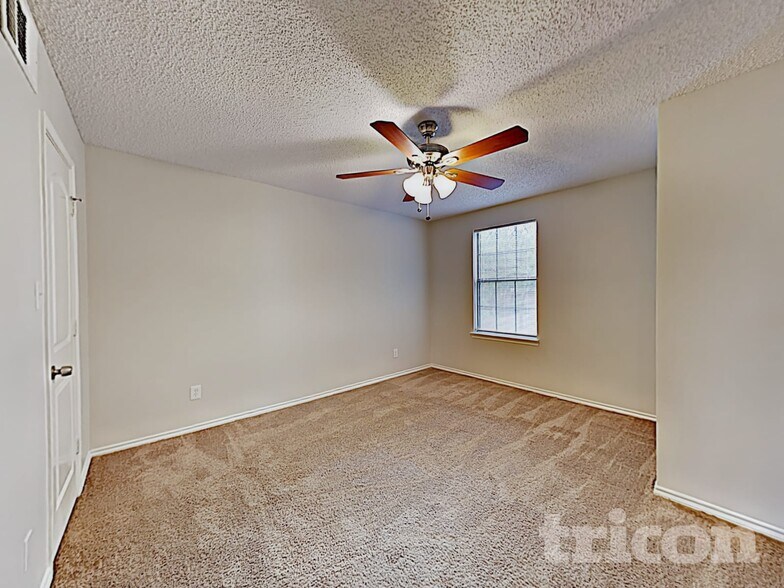 Building Photo - 4740 Waxwing Dr