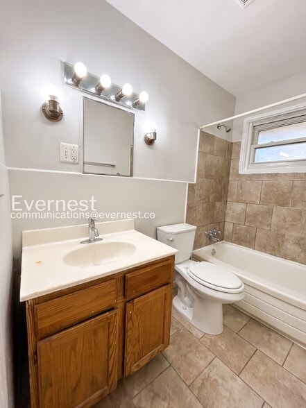 Building Photo - 1359 Cove Ln