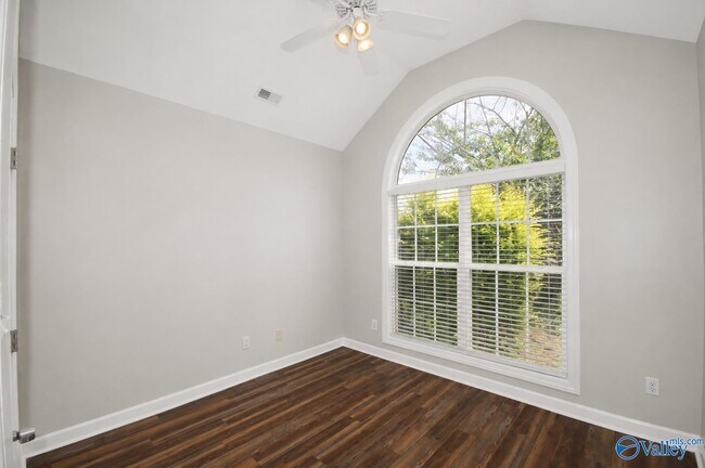 Building Photo - 103 Tudor Pl