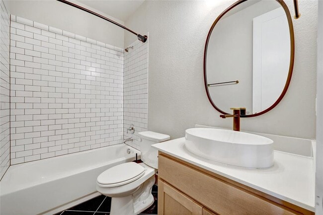 Building Photo - 317 Rock Knl St