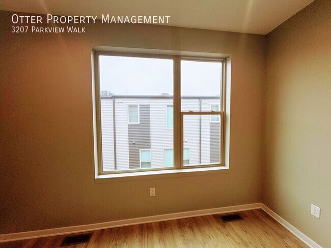 Building Photo - 3207 Parkview Walk