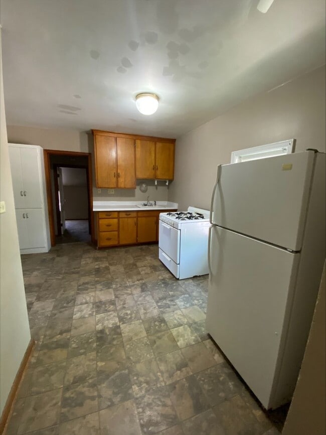 Building Photo - 217 2nd St NE