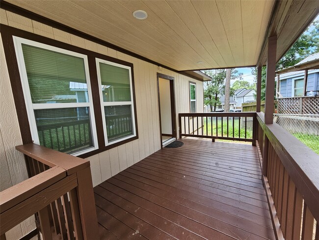 Building Photo - 16974 Balmoral St