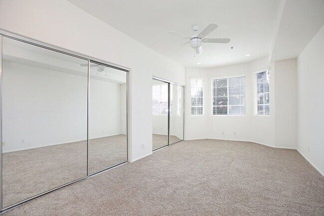 Building Photo - Gorgeous and Updated Top Floor Condo Home ...