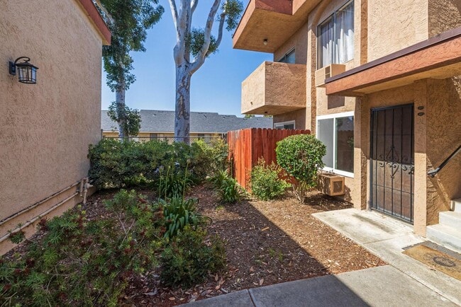Building Photo - Modern 1BD Retreat with Dishwasher, Pool & Spa