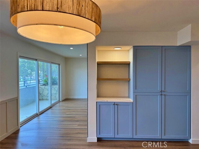 Building Photo - 230 S Catalina Ave