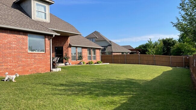 Building Photo - 15512 Maple Ridge Ln