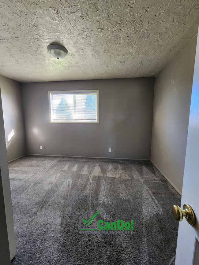 Building Photo - Now June 1st! Remodeled 2 bedroom, 1 bathr...