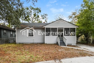 Building Photo - 3510 Gladys St