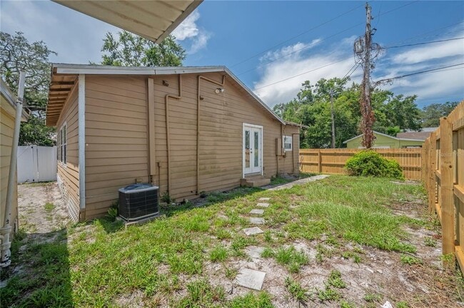 Building Photo - 1302 E Louisiana Ave