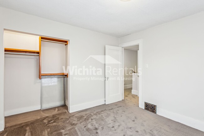 Building Photo - 2 bedroom duplex - College Hill