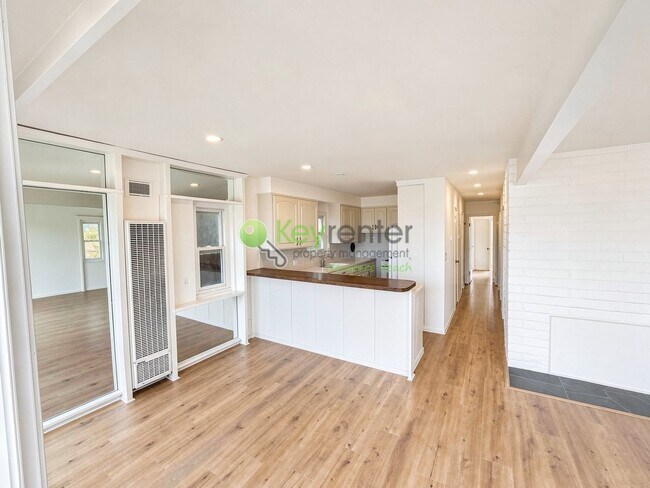 Building Photo - 1510 W Oceanfront
