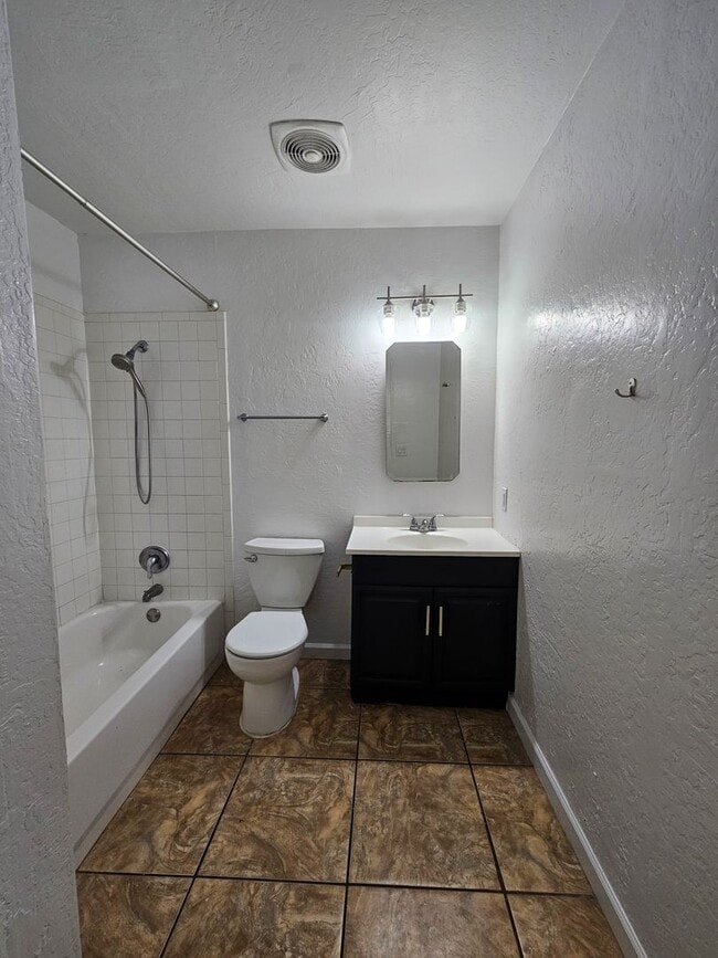 Building Photo - Scottsdale - 5 bedroom, 3 bath - Remodeled...