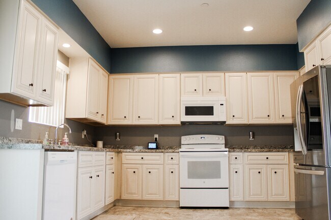 Building Photo - 1381 Soledad Ave