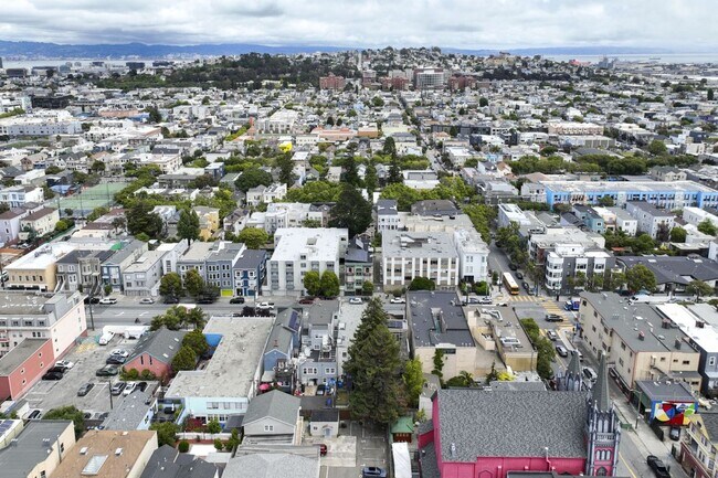 Building Photo - 1076 S Van Ness Ave