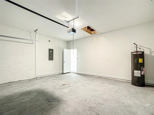 Building Photo - 406 Marion Oaks Trail