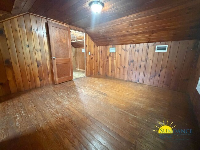 Building Photo - Great 4 Bedroom Home with Water View in Downtown Fort Walton Beach!