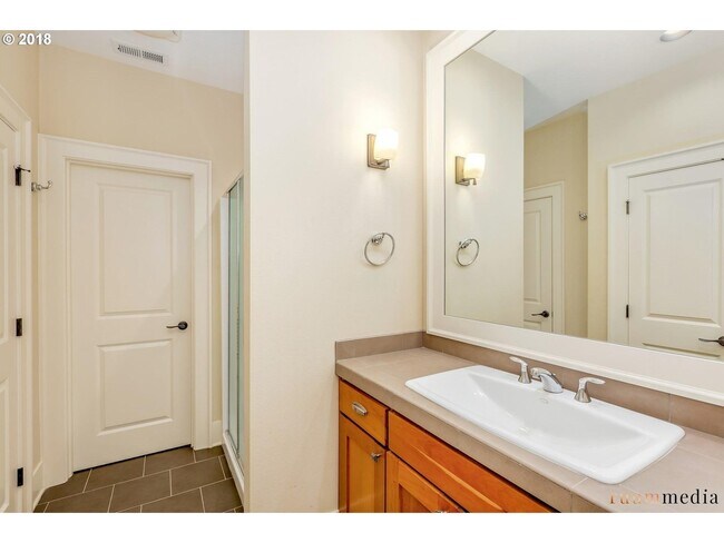 Building Photo - 658 SW Rustica Terrace