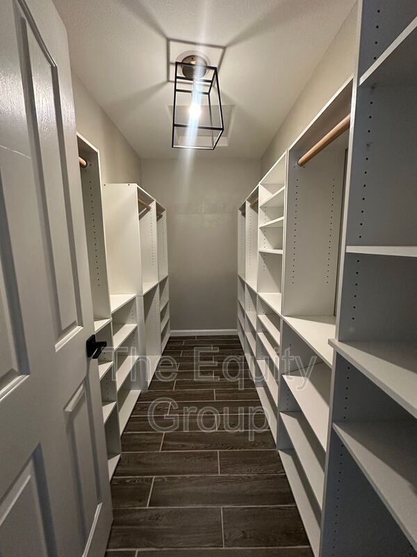 Building Photo - 1421 E Mesa Ct