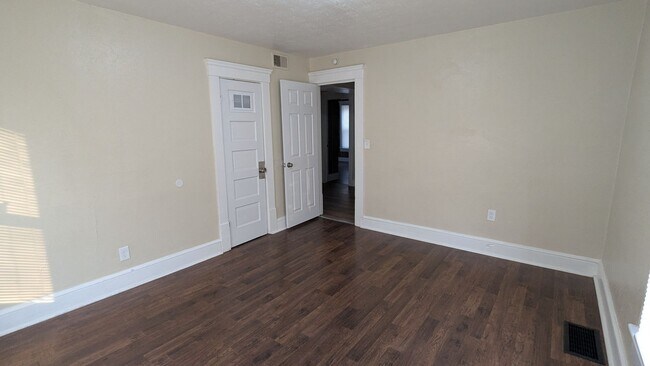 Building Photo - *793 Boulevard St - Duplex