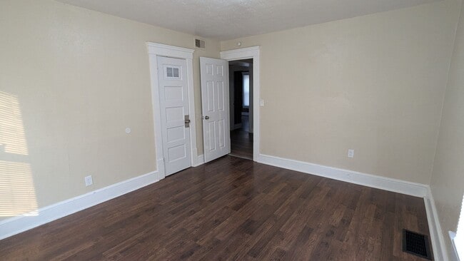 Building Photo - Newly renovated Akron apartment offering spacious rooms and a finished attic for flexible living ...