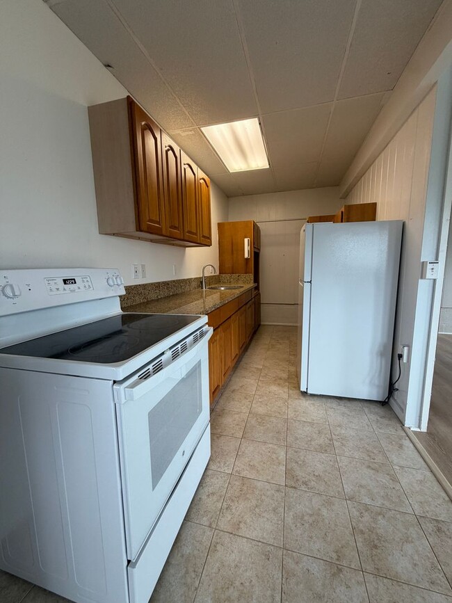 Building Photo - 3 BDRM/1 BATH with Ohana Unit