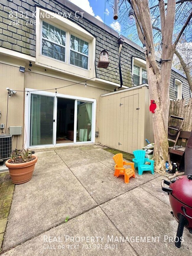 Building Photo - 8131 Kingsway Ct